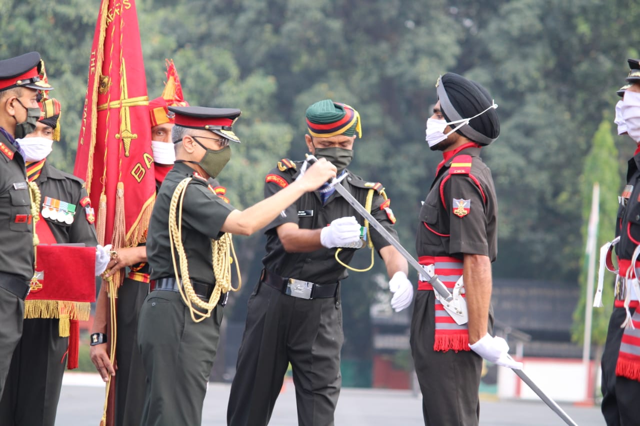 General MM Naravane, PVSM, AVSM, SM, VSM, ADC, Chief Of Army Staff, Reviewing Officer, presenting Sword of Honour to Battalion Under Officer Akashdeep Singh Dhillon.